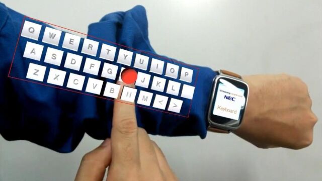Un software de la japonesa NEC que permite proyectar un teclado virtual sobre el brazo y que interactúa con unas gafas inteligentes y «smartwatch» con la meta de «liberar» a profesionales médicos y de otros sectores del uso de herramientas voluminosas.