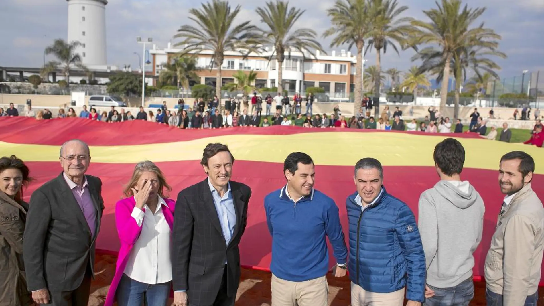 De la Torre, Ángeles Muñoz, Rafael Hernando, Juanma Moreno y Elías Bendodo, ayer en Málaga