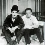 El escritor Edgar Neville acompañado de su amigo Charles Chaplin. Foto: Efe