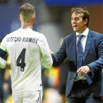 Ramos y Lopetegui conversan en un momento del encuentro de ayer en Tallin / Efe