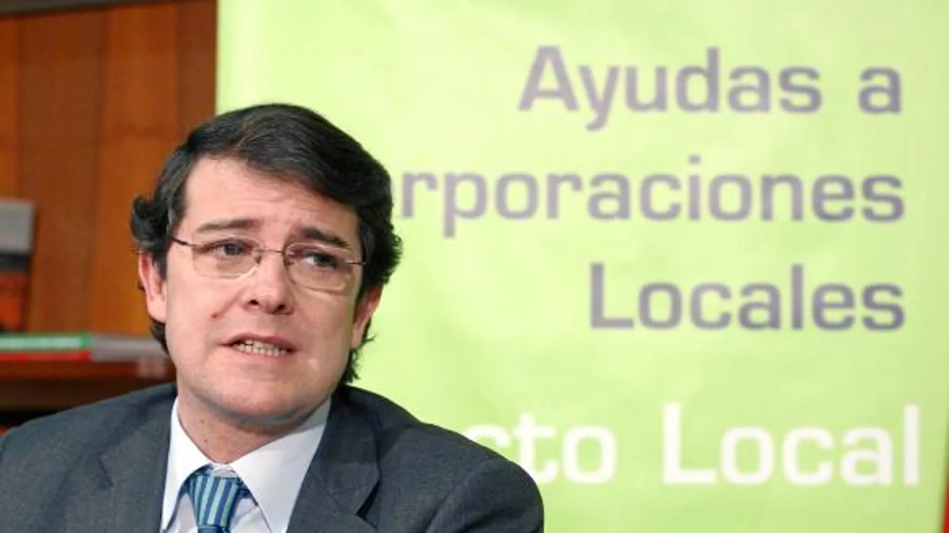 El consejero Alfonso Fernández Mañueco presenta la línea de ayudas a la inversión municipal