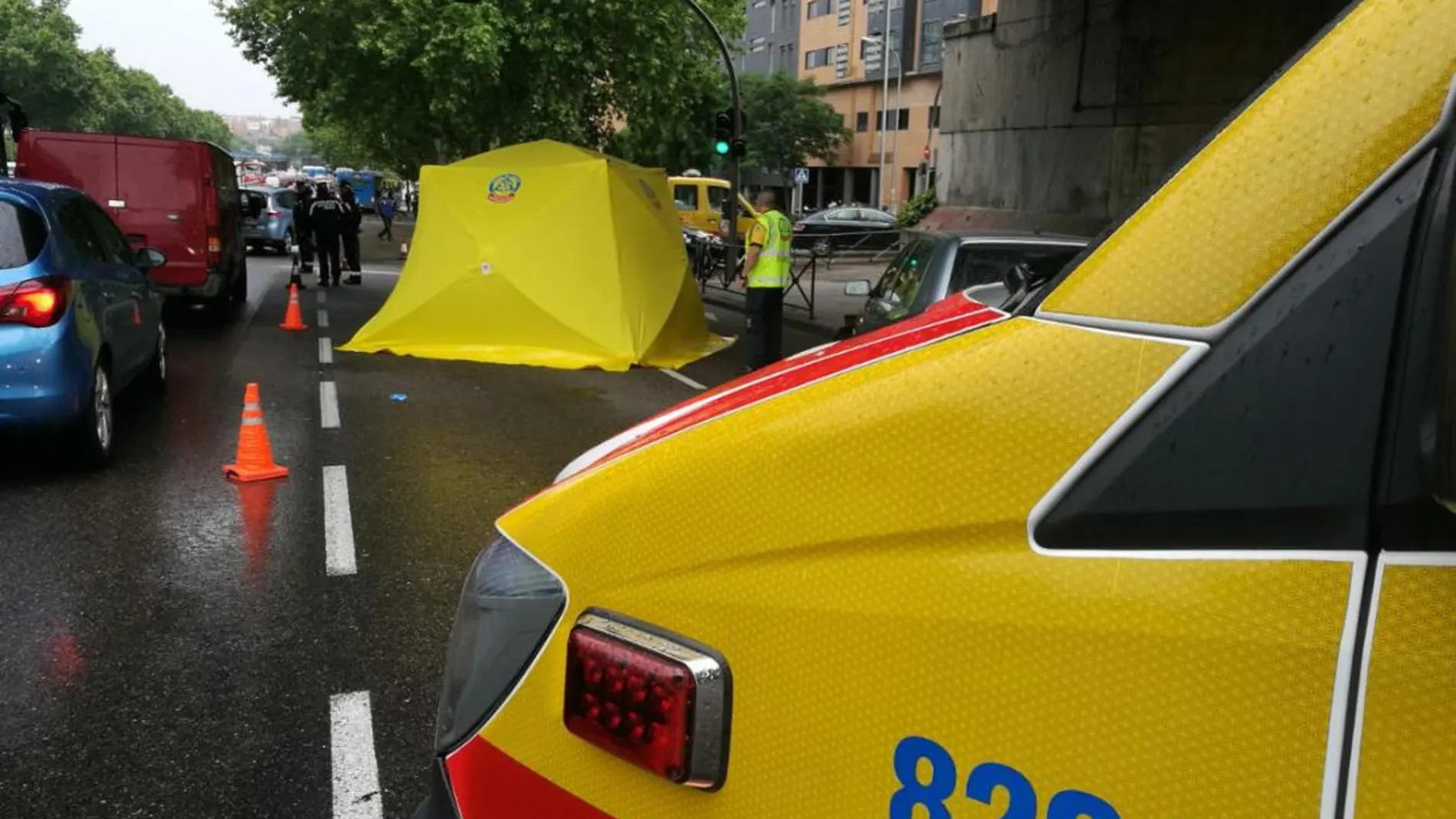 Muere un joven al caer de su moto y ser arrollado por un camión en Méndez Álvaro (Madrid)