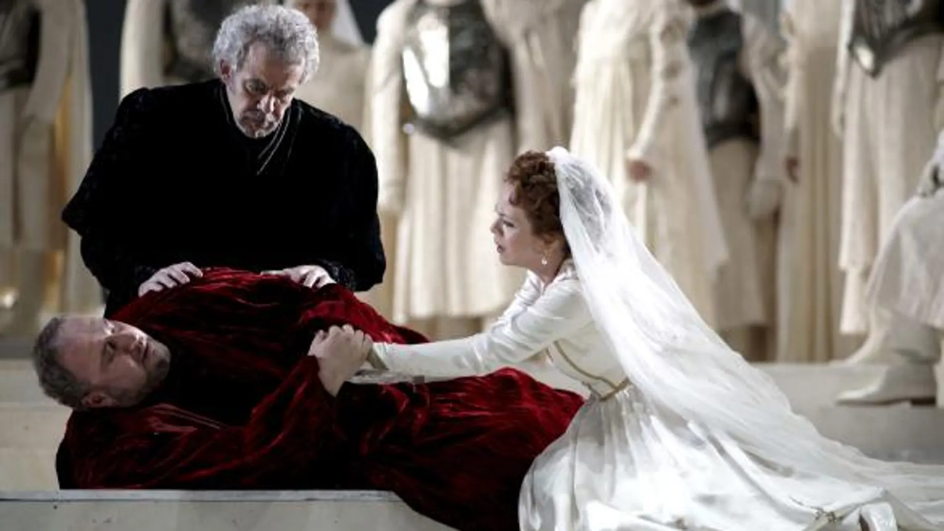 George Gagnidze e Inva Mula en una dramática escena de la óperaGeorge Gagnidze e Inva Mula en una dramática escena de la ópera