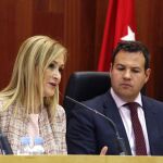 La presidenta de la Comunidad de Madrid, Cristina Cifuentes, junto al alcalde de Las Rozas, José de la Uz
