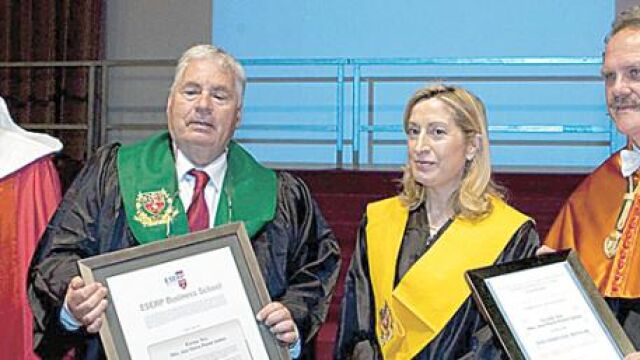 La escuela de negocios Eserp premia a Ana Pastor por su trayectoria política