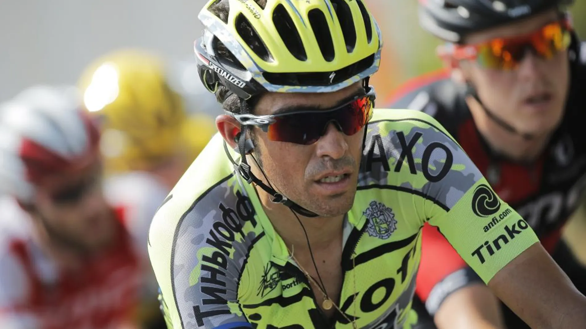 Alberto Contador perdió tiempo en la meta de Mende