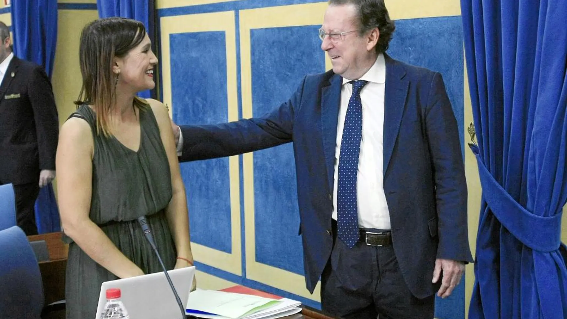 El PP señala directamente al consejero de Justicia, Emilio de Llera, en una imagen reciente en el Parlamento