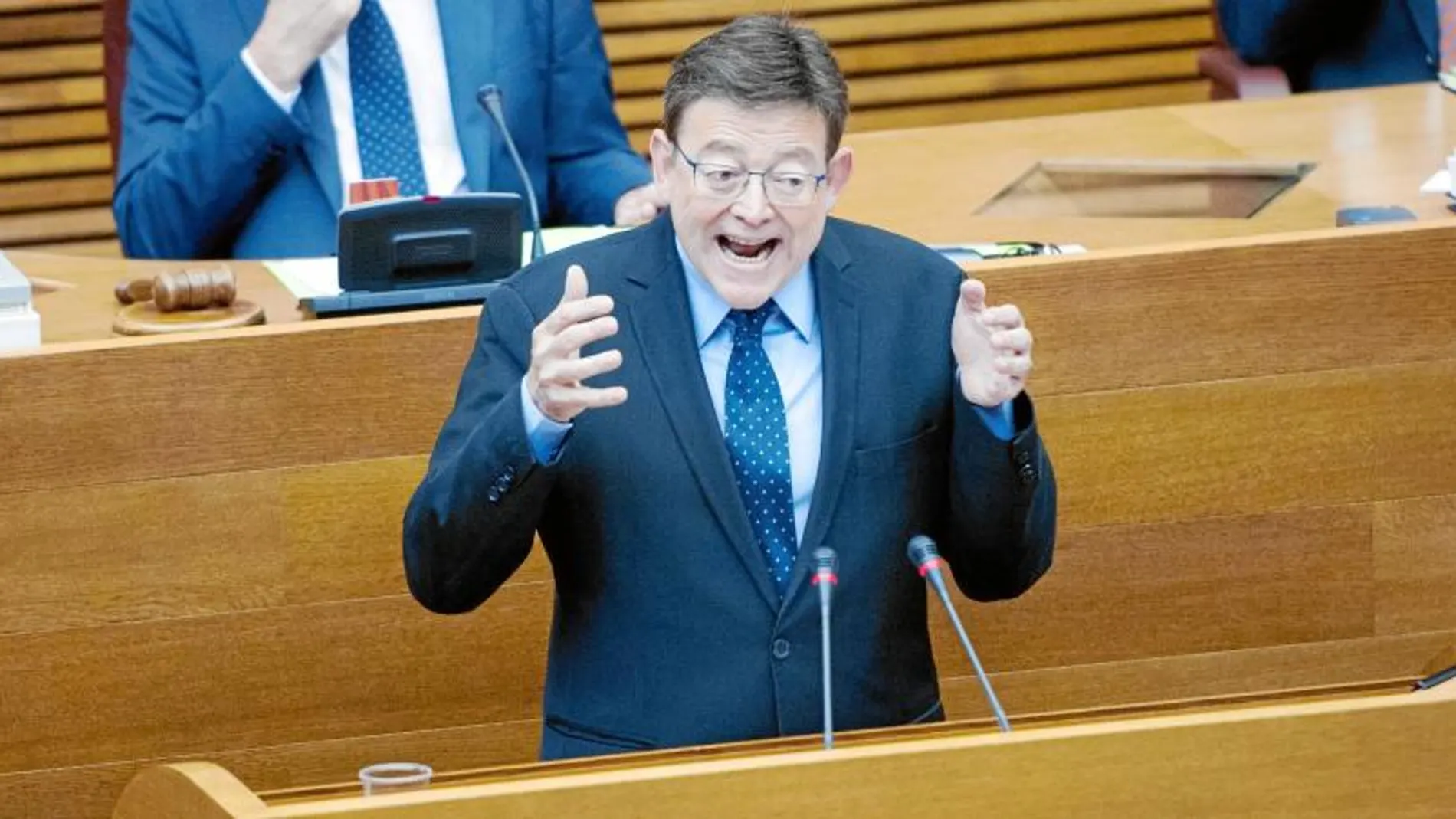 Debate encendido. Pese a la unanimidad de la propuesta, el debate fue encendido entre PP y el PSPV. El presidente Puig se apeó del tono institucional en la tercera intervención y ahí cometió errores.