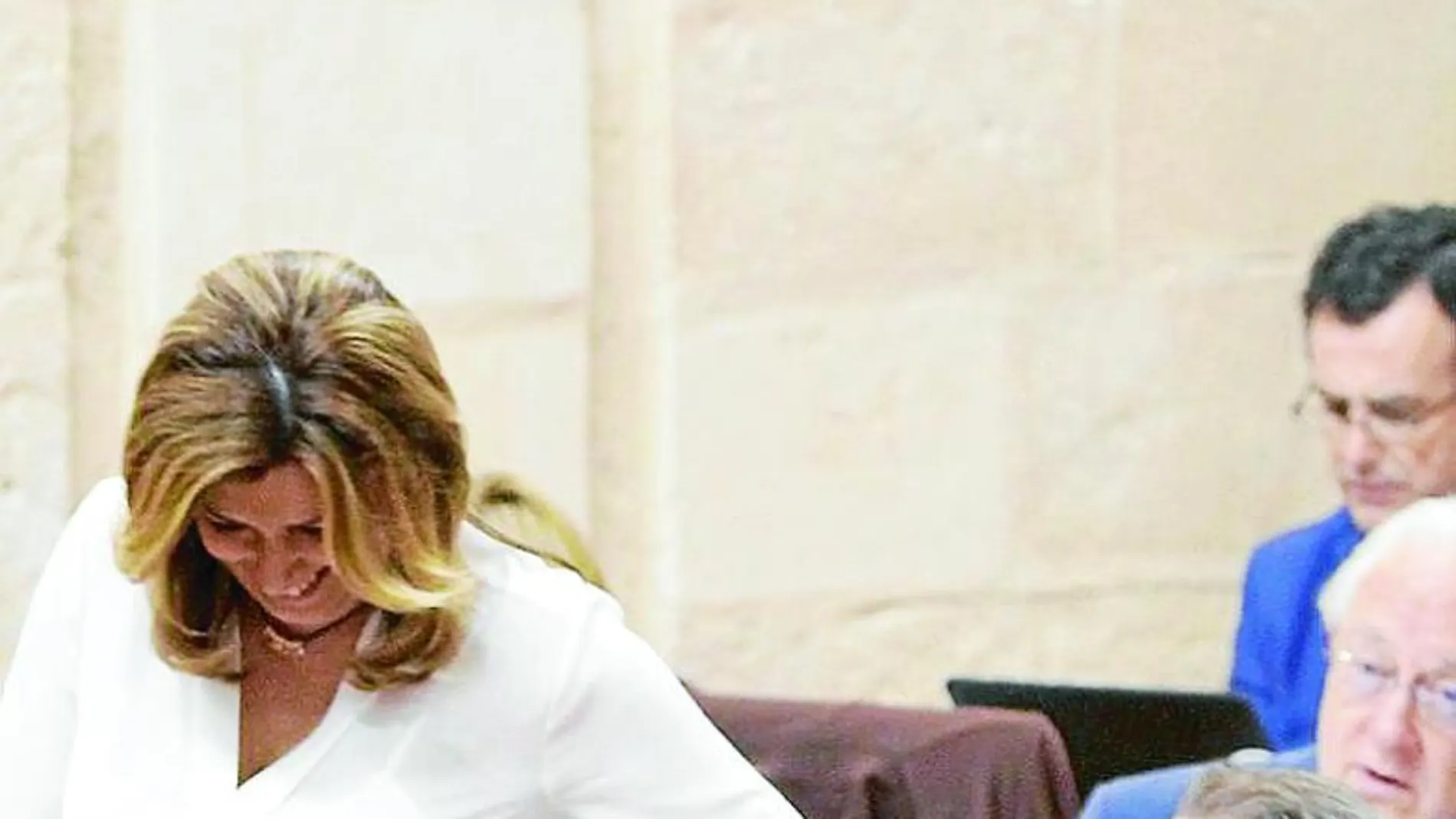 Susana Díaz y Emilio de Llera, el jueves en el Pleno del Parlamento