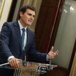 El lider de Ciudadanos, Albert Rivera, compareciendo en el escritorio del Congreso de los Diputados