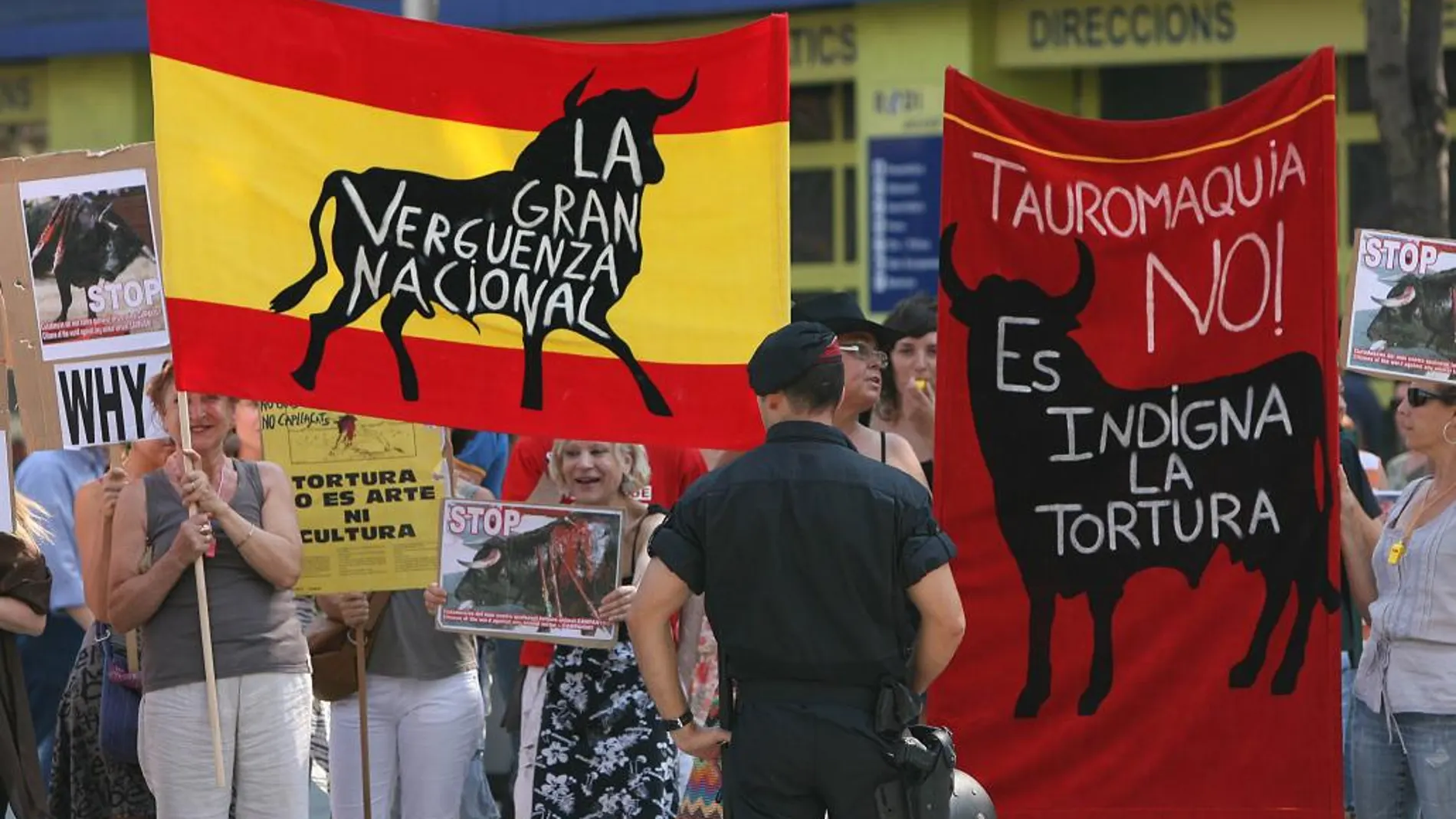 Una manifestación de los antitaurinos en Barcelona