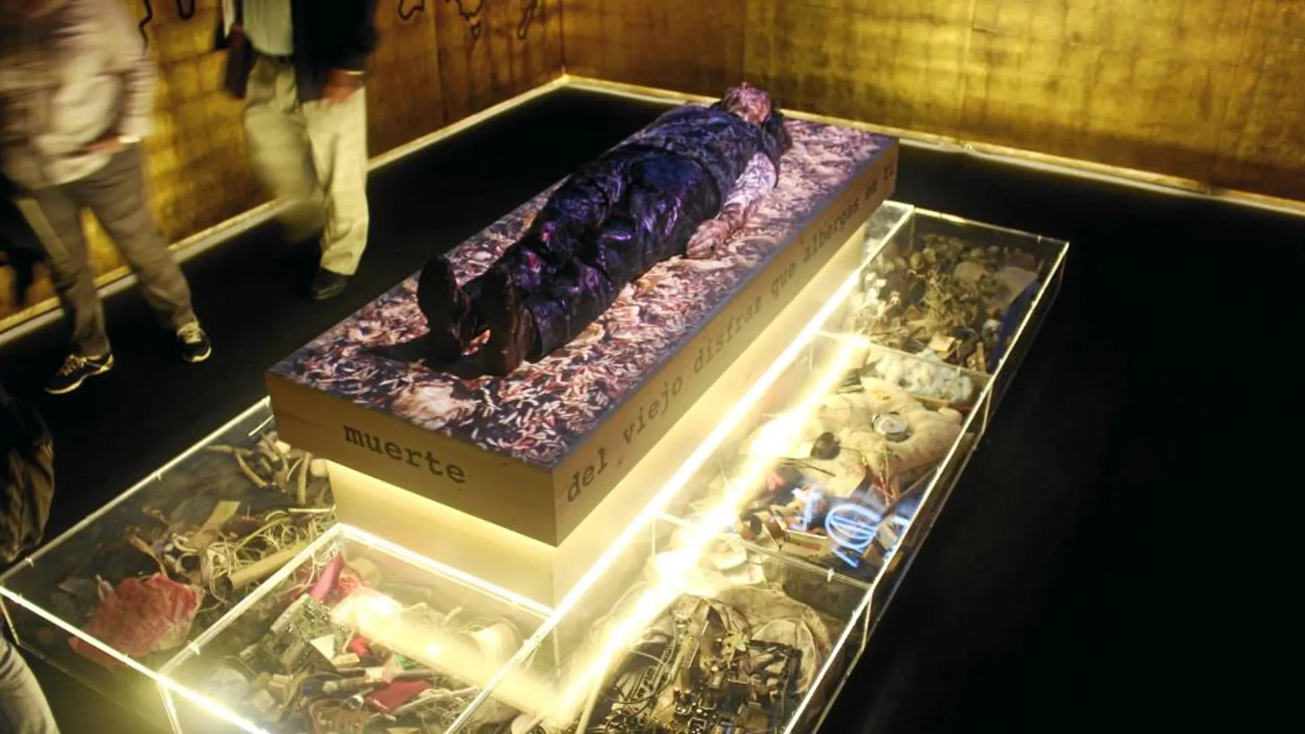 Imagen de la instalación, una tumba, con la que España participa en la edición de este año