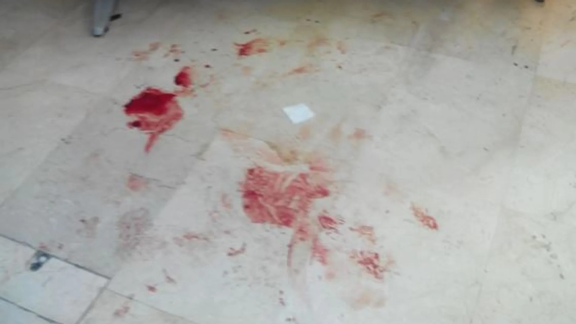 Intenta clavar un cuchillo a un Policía cuando protestaba por una multa