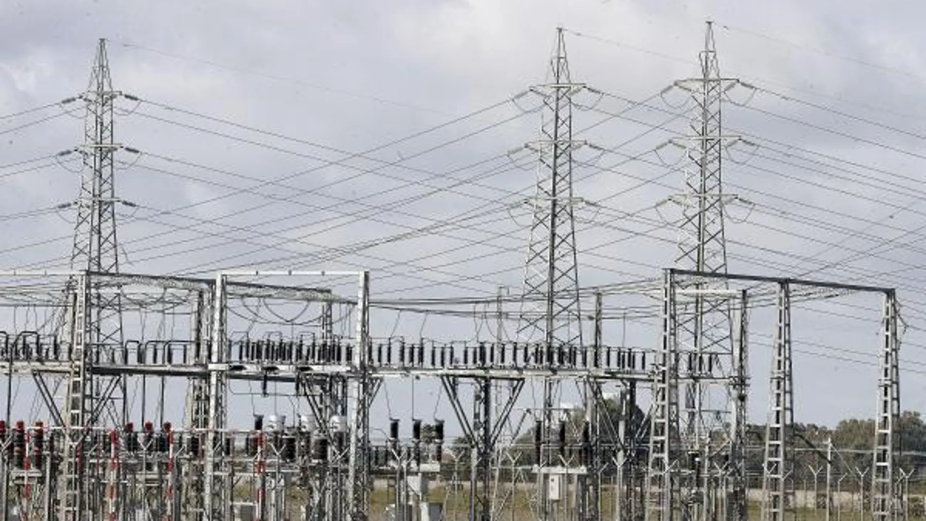 Las eléctricas reclaman que se cierre «con urgencia» el pacto energético