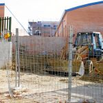Los niños han dejado paso en los colegios a los trabajadores y excavadoras para mejorar sus instalaciones