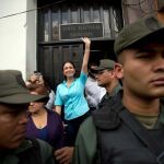 La exdiputada venezolana de la Asamblea Nacional (AN) María Corina Machado (c) sale de la sede de la Junta Electoral Principal