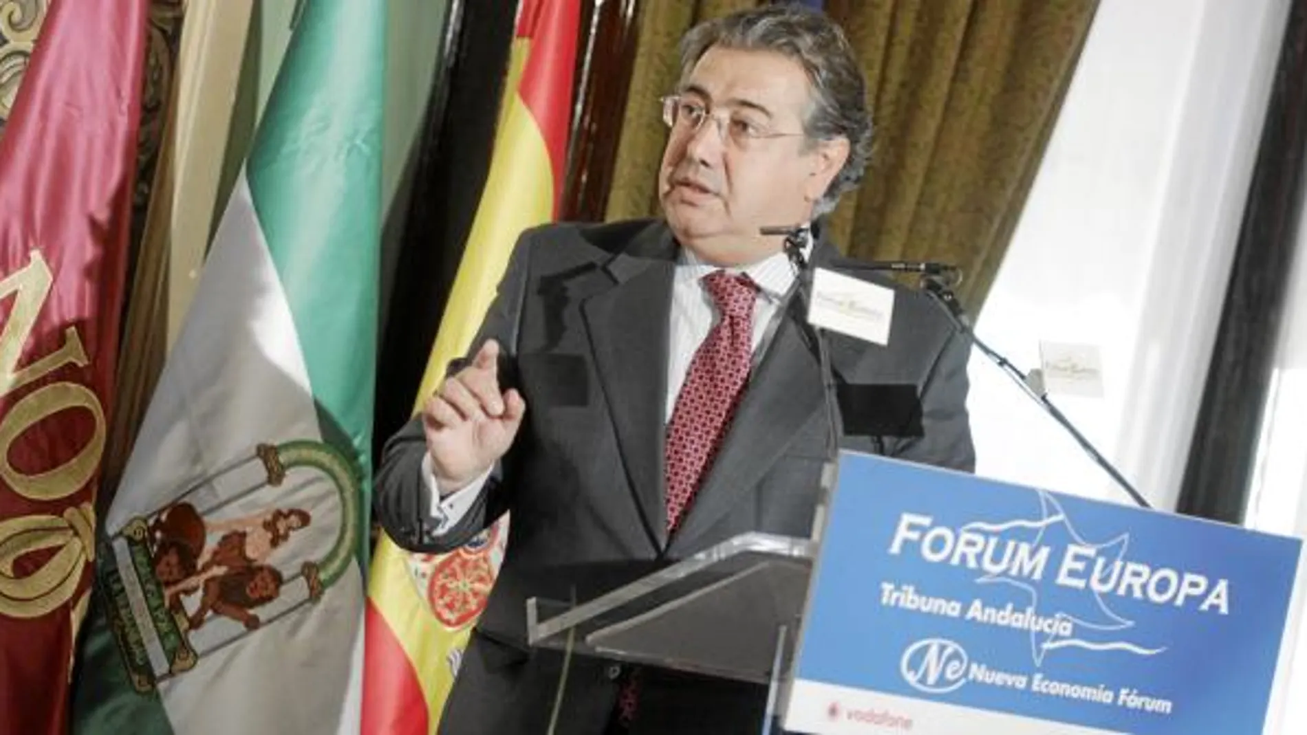 Juan Ignacio Zoido, candidato del PP a la Alcaldía en 2011, durante su intervención en el «Fórum Europa»
