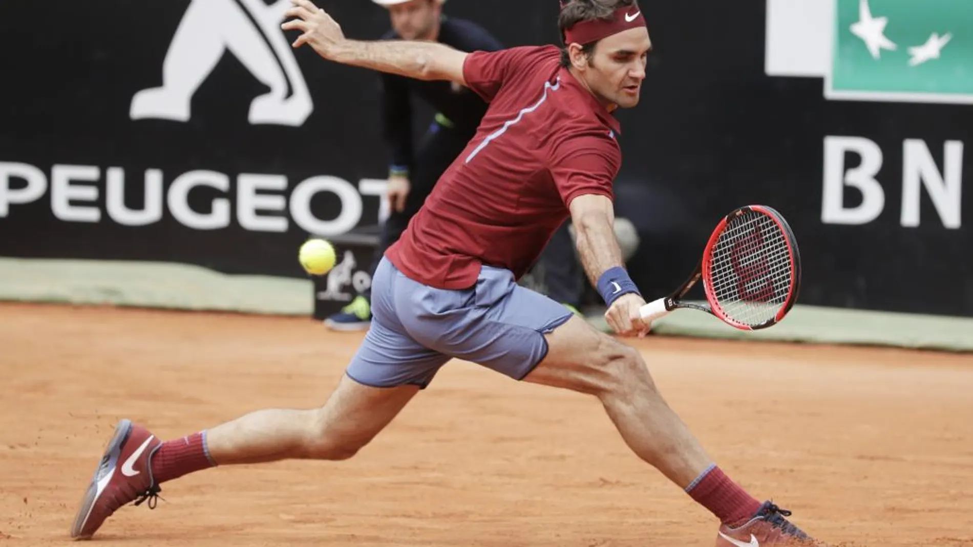 Roger Federer durante el partido contra Thiem