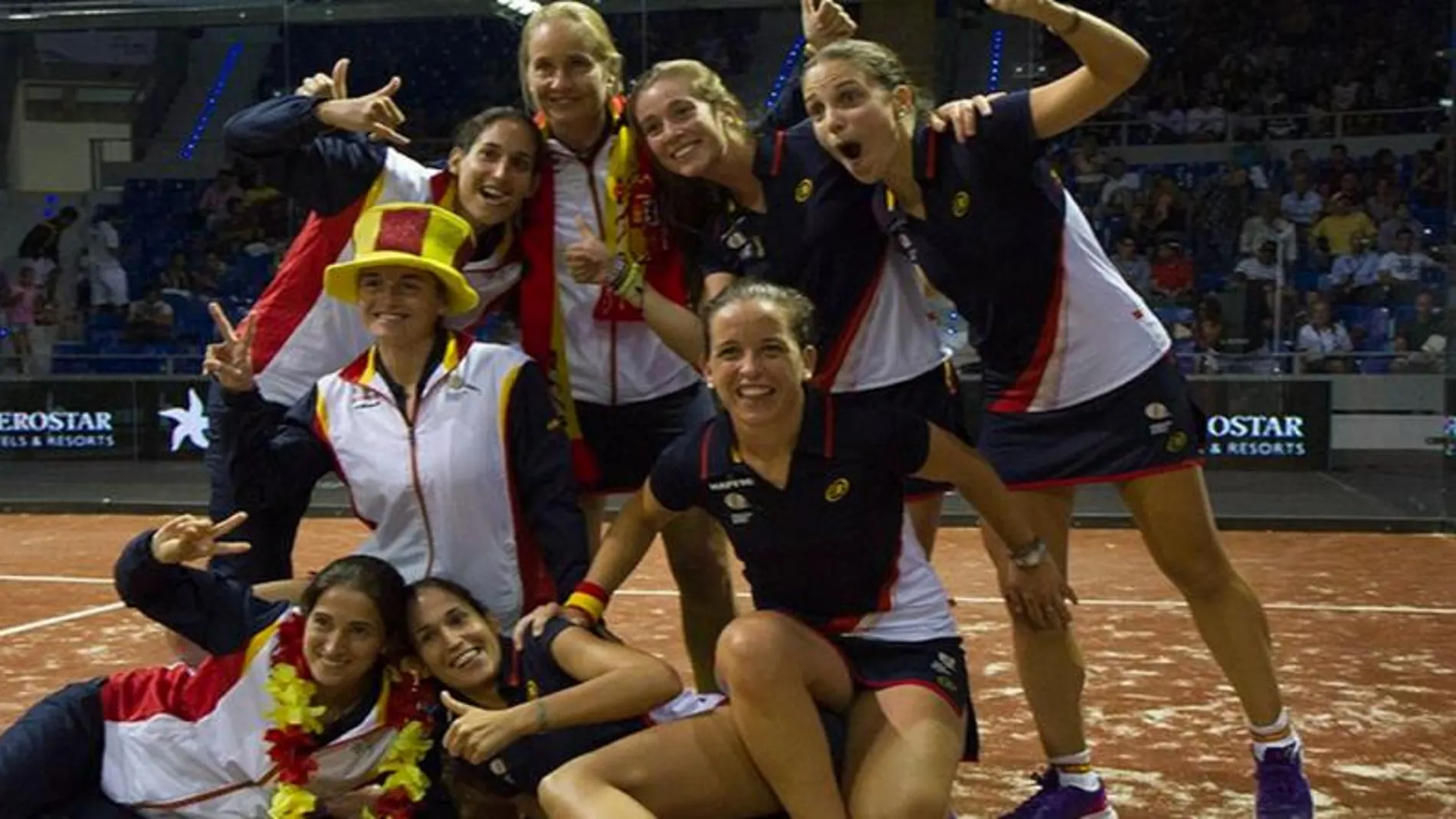 Icíar Montes, junto con el resto de jugadoras de la Selección Española