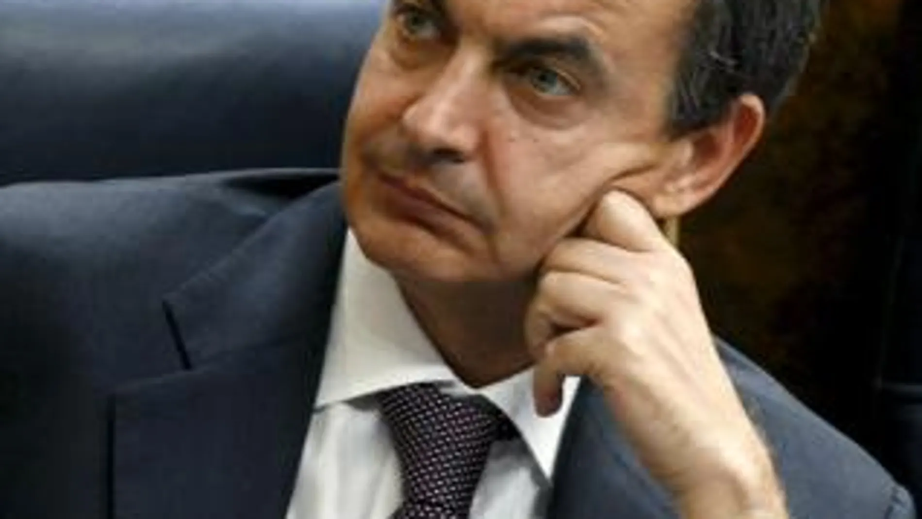 Zapatero asegura que los «nuevos esfuerzos» se pedirán a las rentas más altas