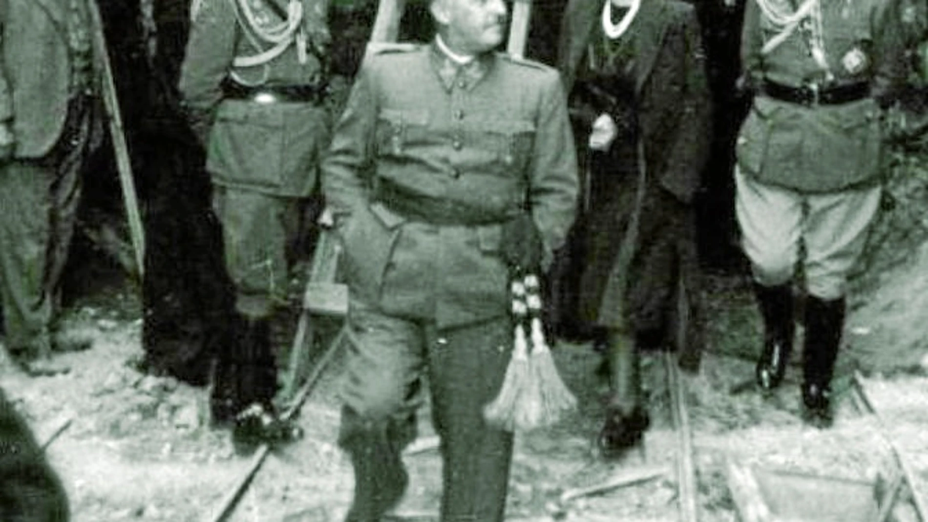 Franco visitando las obras del Valle de los Caídos