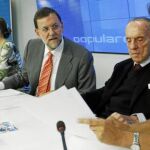 Rajoy mantiene a Bárcenas hasta ver de qué le acusa el TS