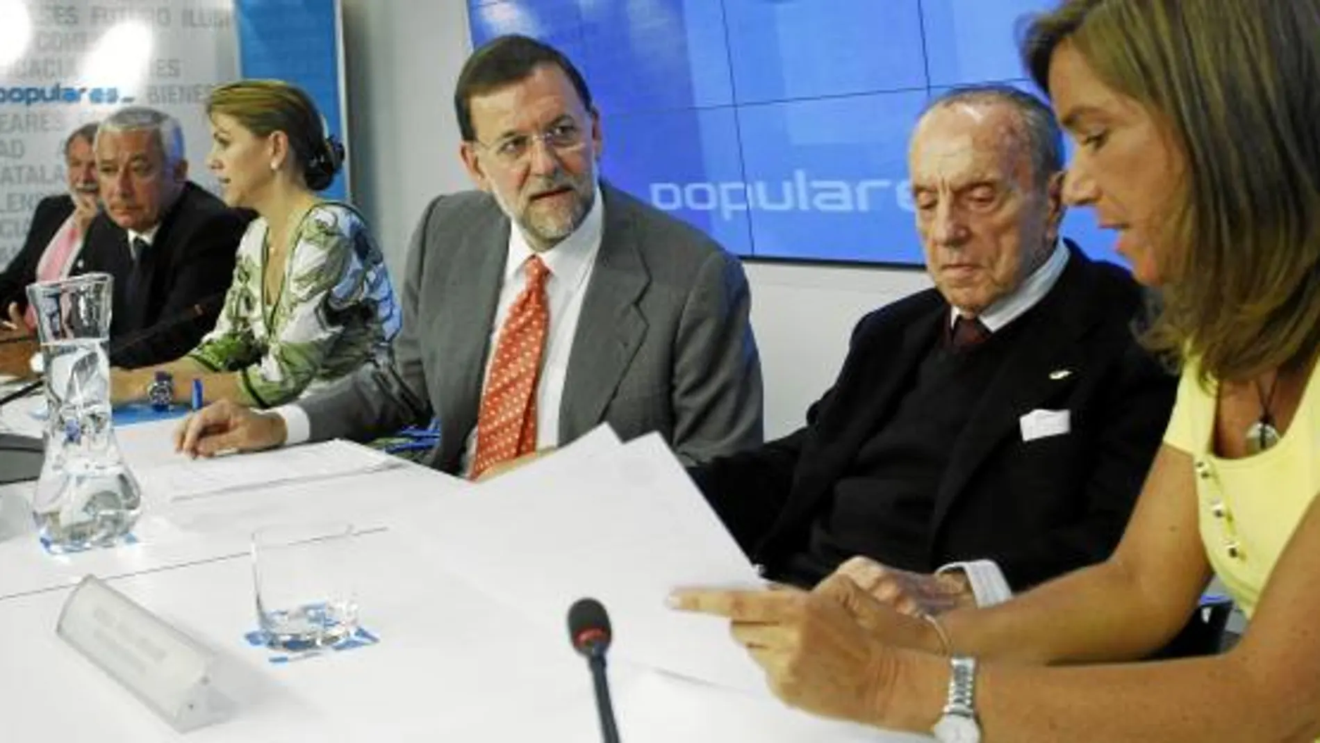 Rajoy mantiene a Bárcenas hasta ver de qué le acusa el TS
