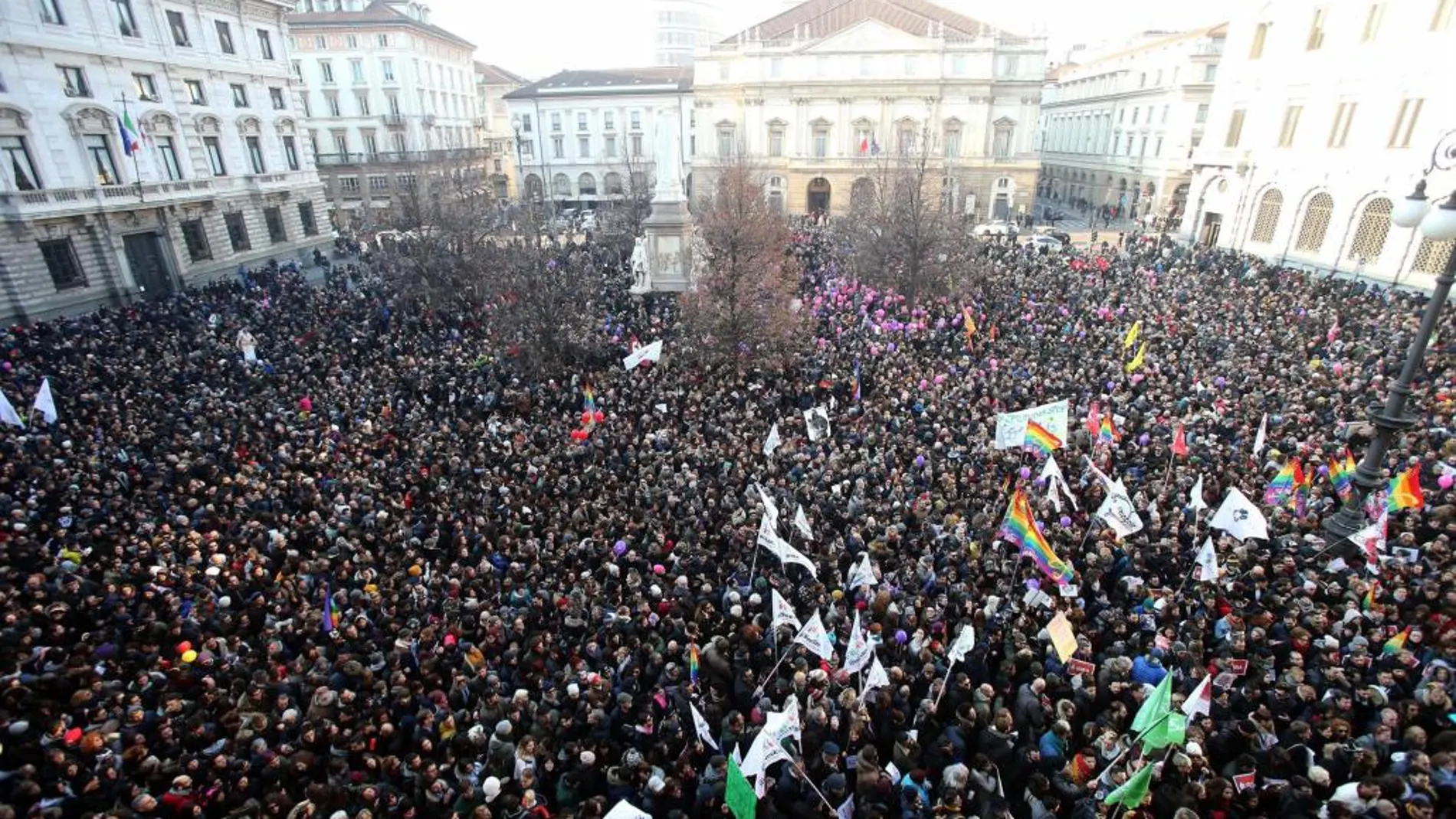 La plazade la Scala de Milán protagonizó la marcha en esta ciudad.