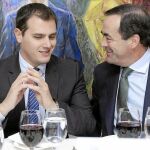 El líder de Ciudadanos, Albert Rivera, y el ex presidente del Congreso José Bono, en una comida coloquio del Club Siglo XXI el pasado mes de septiembre