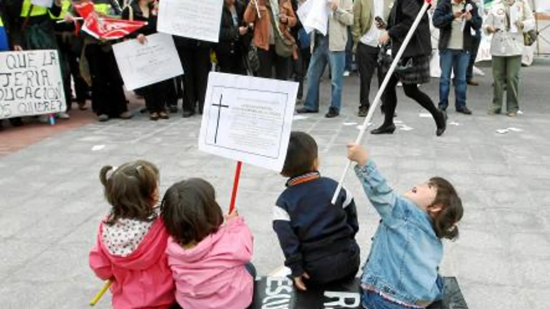 Padres y profesores protestan contra el traspaso de la educación de 0 a 3 años