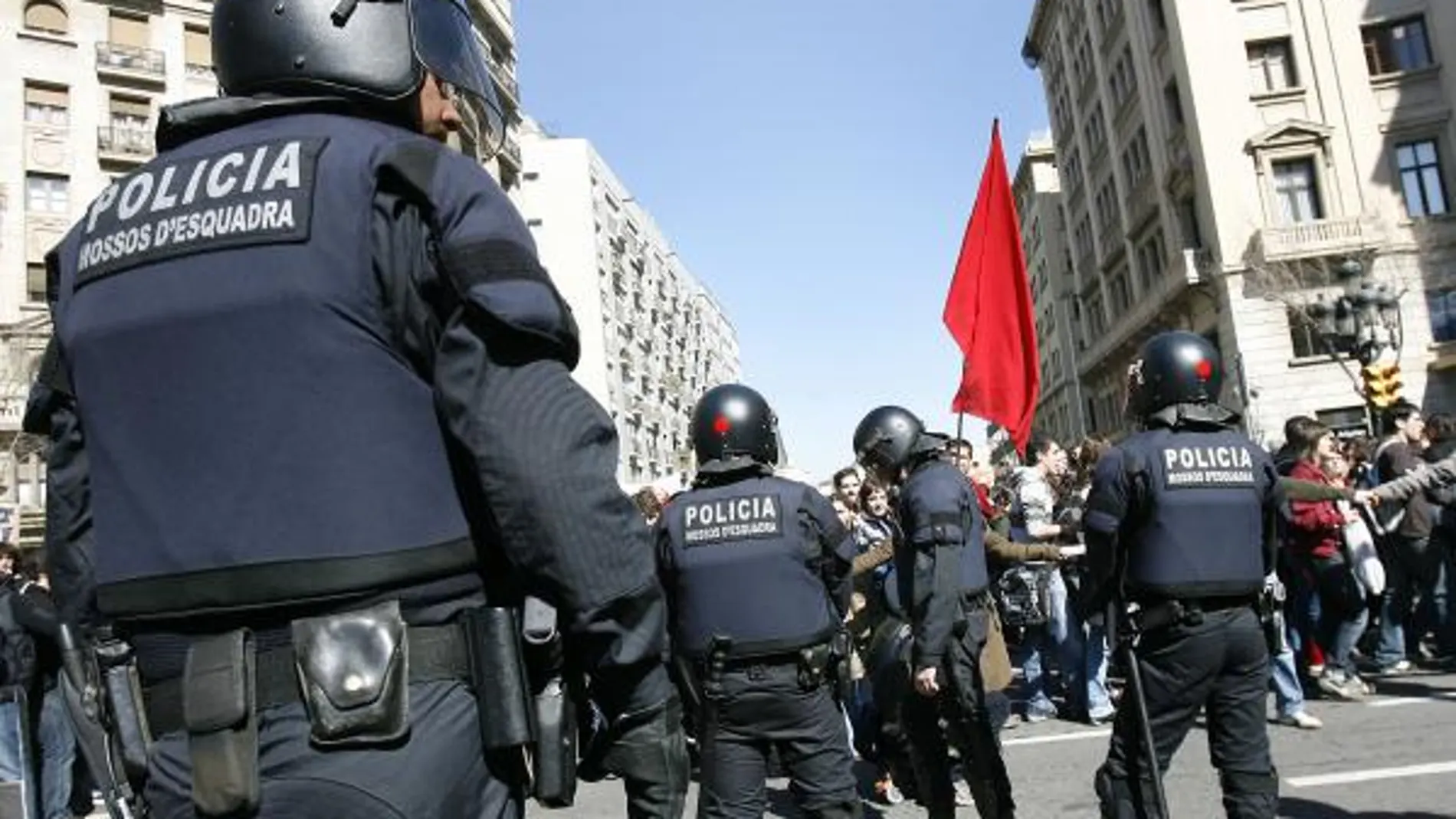 Todos los agentes de los Mossos deberán ir identificados a partir del martes