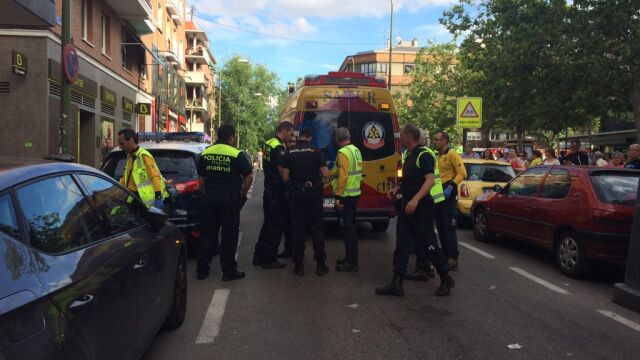Imagen de la ambulancia que ha trasladado al herido.
