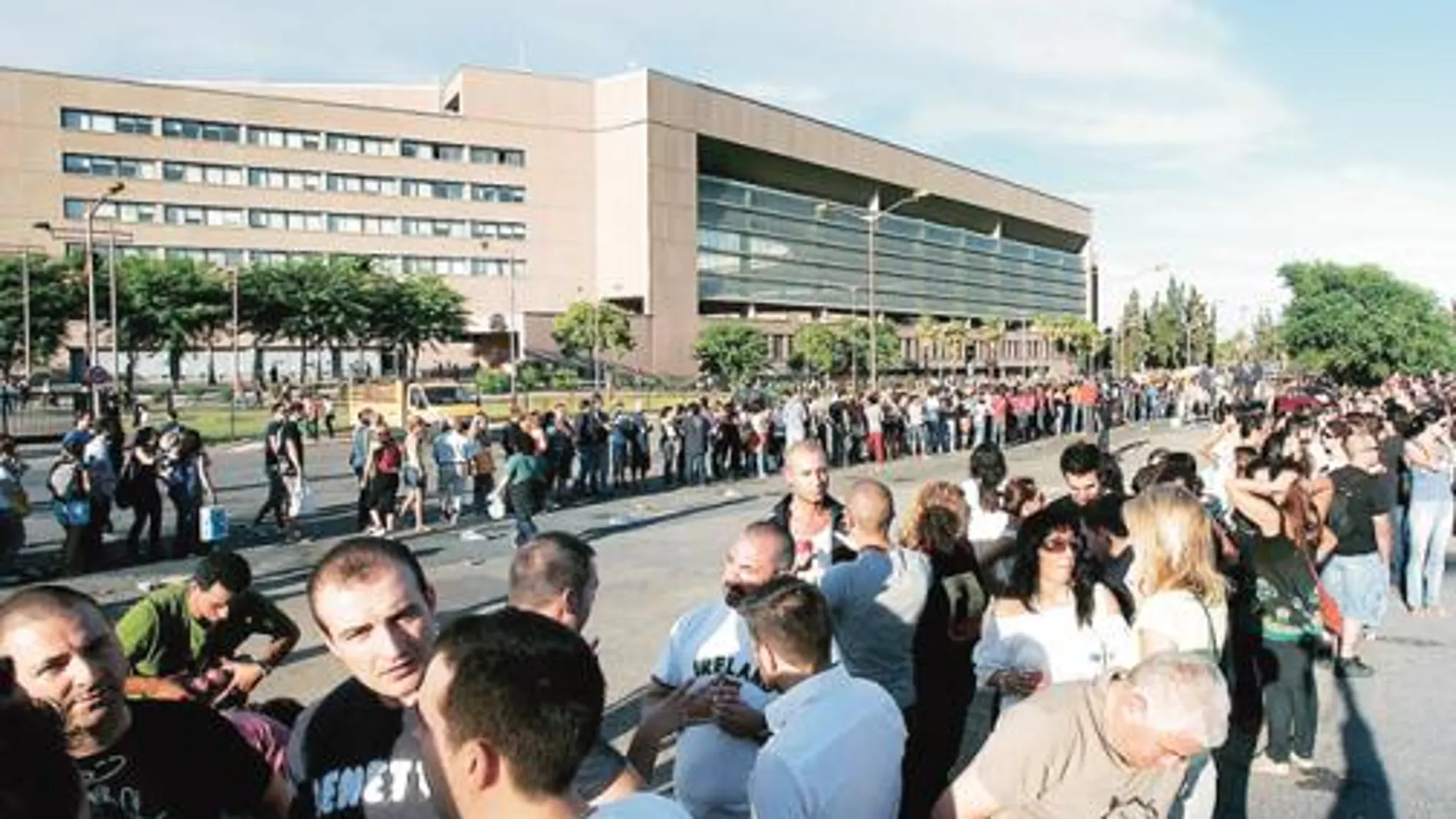 La gran afluencia de público a los conciertos del Olímpico requiere un amplio operativo policial