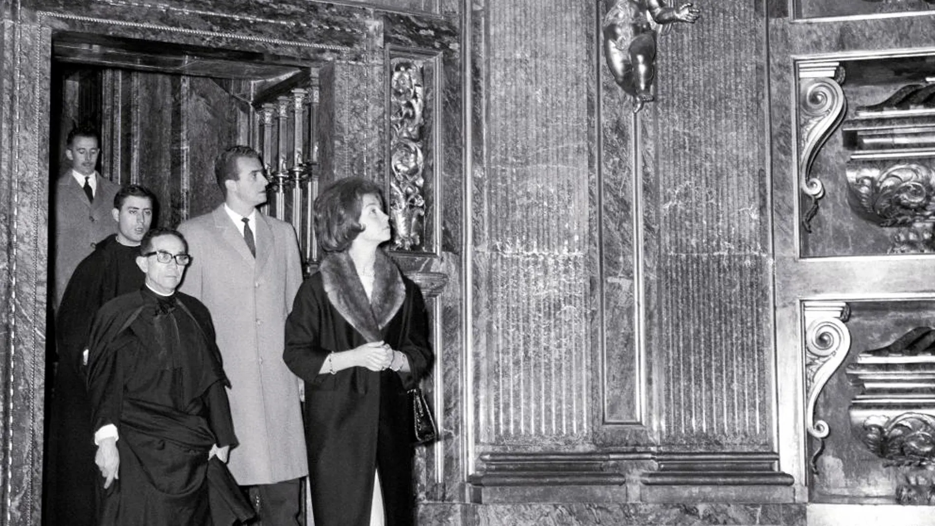 Don Juan Carlos y Doña Sofía, en la cripta del Panteón Real