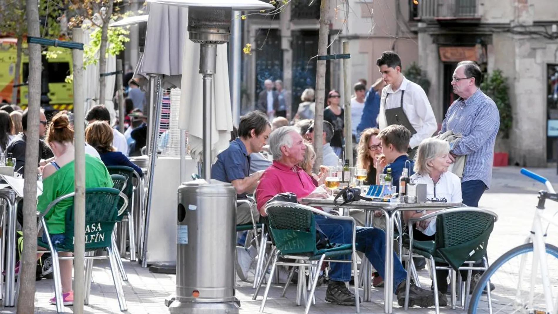 El gremio de restauradores alerta de que la normativa de terrazas amenaza 12.000 puestos de trabajo