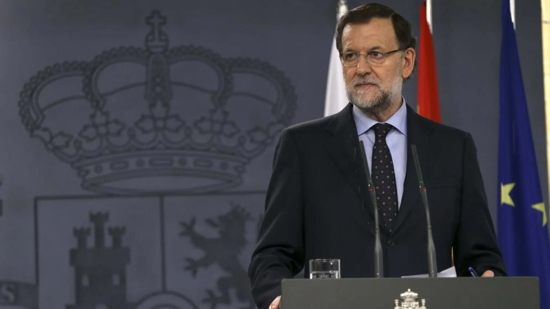 El presidente del Gobierno, Mariano Rajoy, durante la rueda de prensa que ofreció junto a la primera ministra de la República de Polonia, Ewa Kopacz, tras la XI cumbre entre ambos países