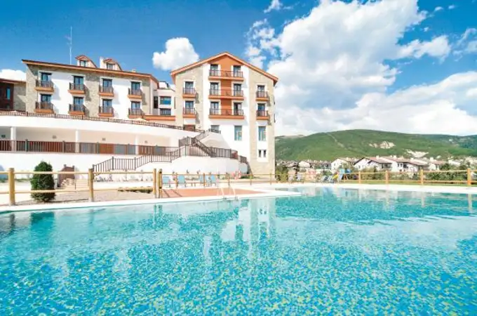 Golf con vistas al pirineo aragonés Golf con vistas al pirineo aragonés