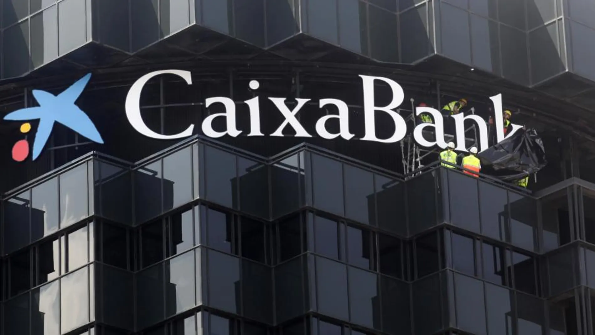CaixaBank coloca el 2,28 % de sus acciones por 566,4 millones