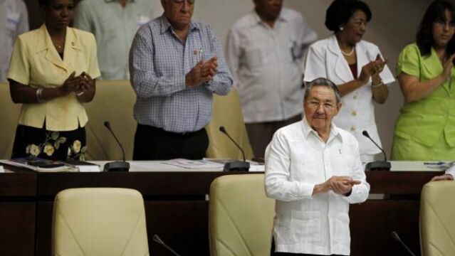 Castro despedirá a medio millón de funcionarios