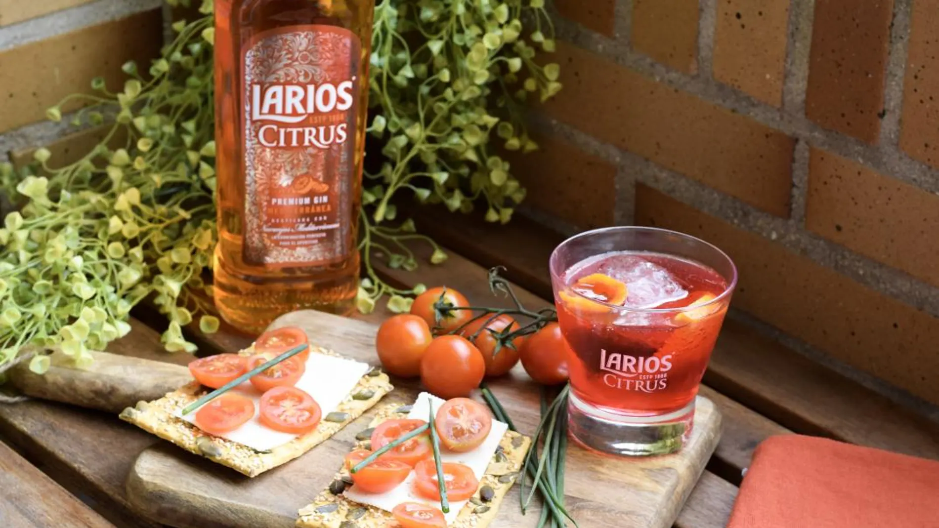 Larios Citrus, una nueva ginebra suave y muy refrescante, inspirada en la esencia de las naranjas mediterráneas