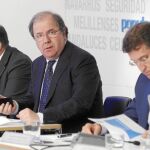El presidente Juan Vicente Herrera, en el Comité Ejecutivo del Partido Popular, celebrado en Madrid, entre Pedro Sanz y Alberto Núñez Feijoo