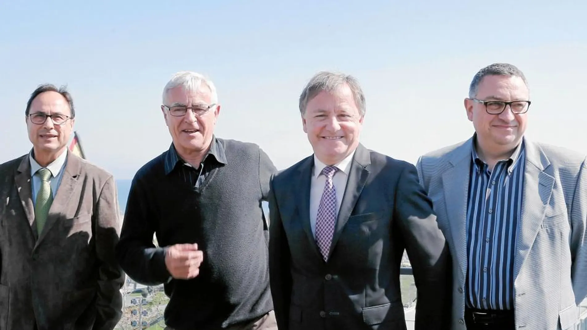 El conseller Vicent Soler, el alcalde Joan Ribó, el delegado del Gobierno Juan Carlos Moragues y el director del Consorcio Vicent Llorens, ayer en la Marina