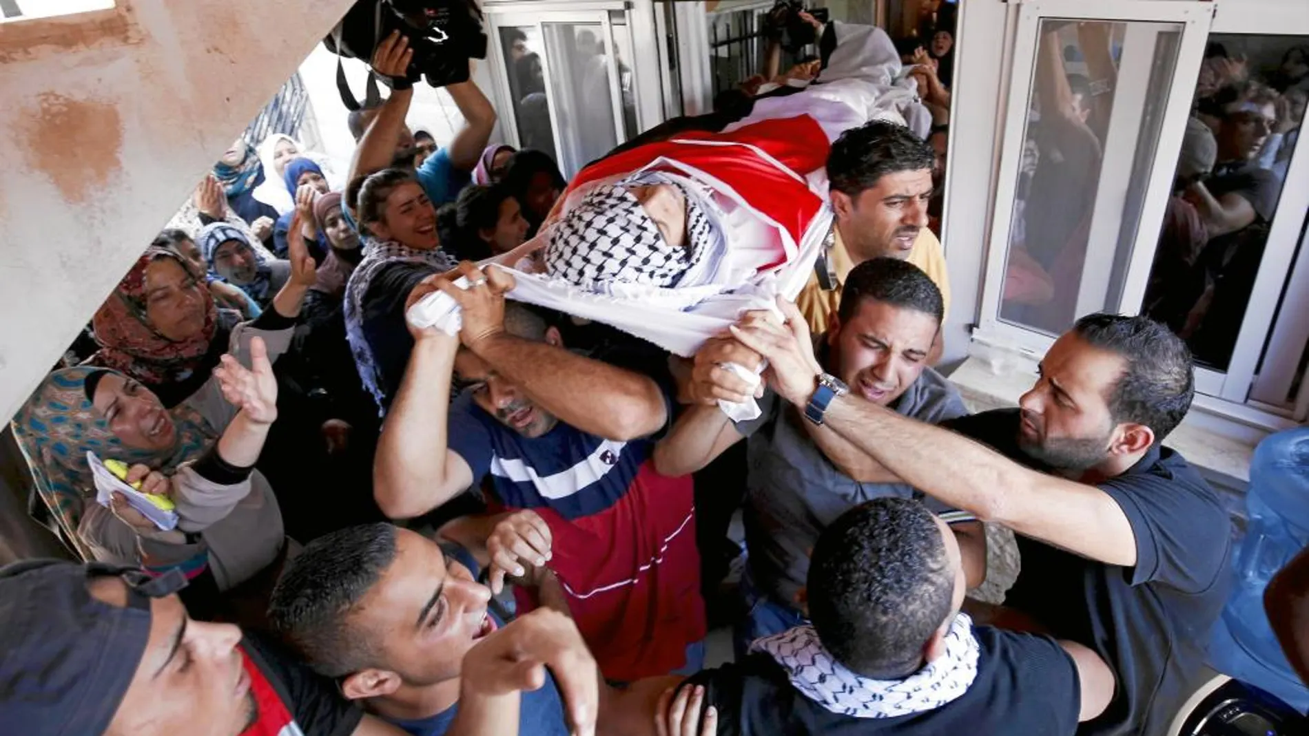 Los palestinos despidieron ayer a Laith Al Jaldi, de 17 años, que murió en un enfrentamiento con la Policía