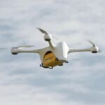 Un dron de reparto de correo sobrevuela el cielo de Suiza