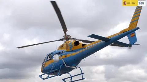 Un radar Pegasus que controla la velocidad desde un helicóptero en las carreteras