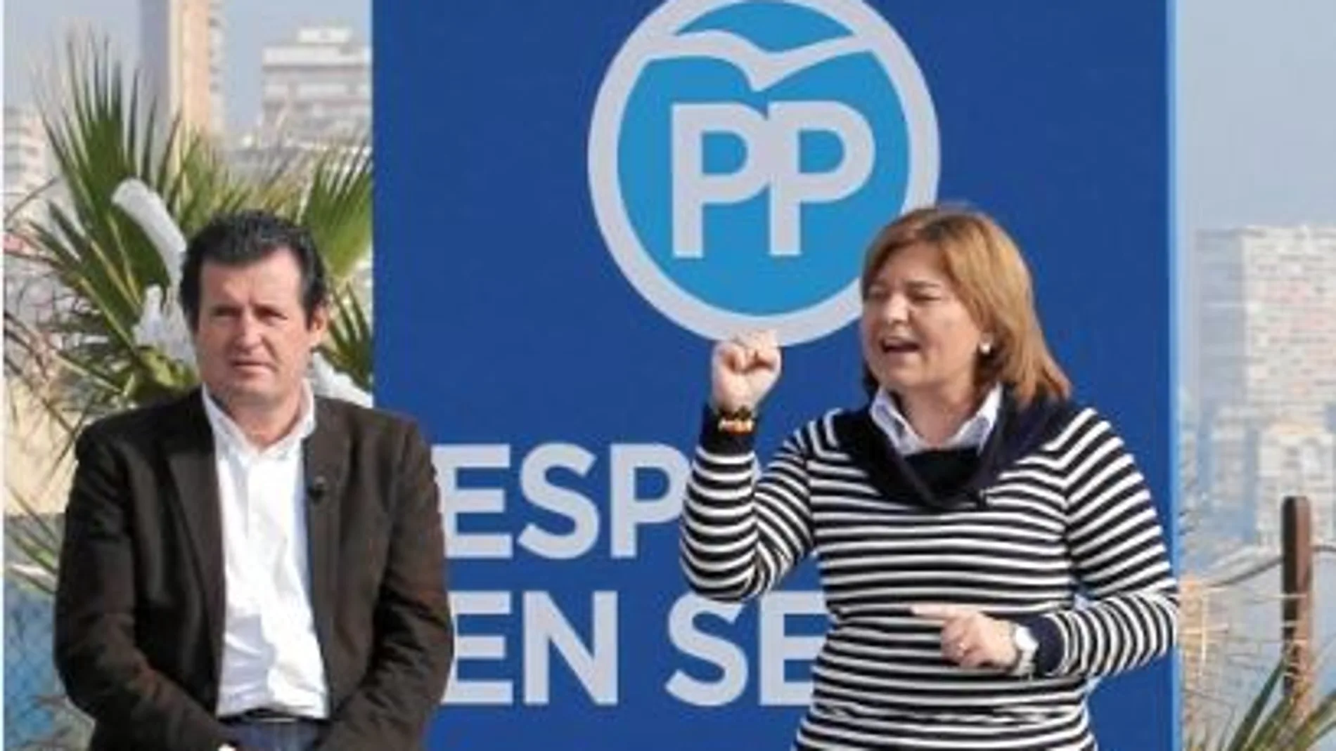 Isabel Bonig y José Císcar mantuvieron un encuentro con los jóvenes en Alicante