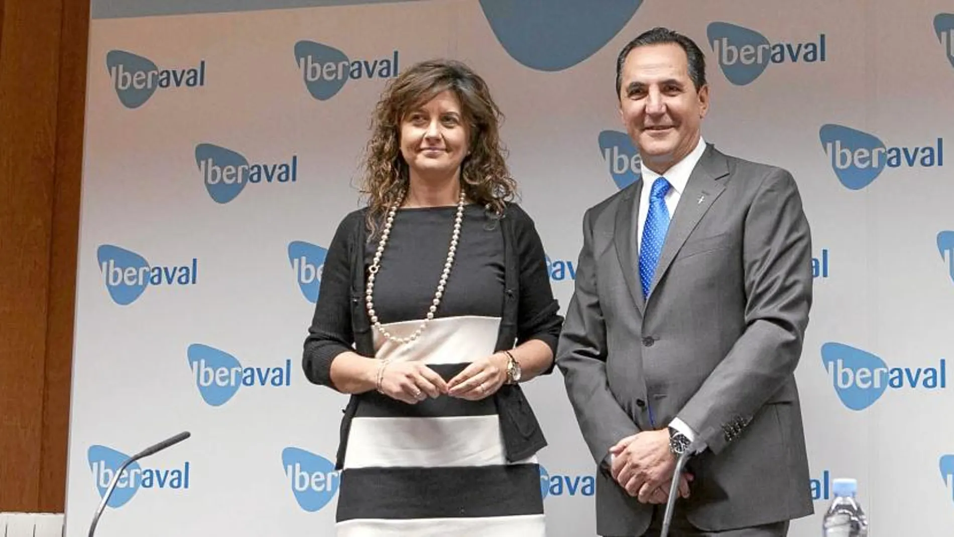La viceconsejera de Economía y Empleo, Begoña Hernández junto al presidente de Iberaval, José Rolando Álvarez
