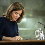 La vicepresidenta del Gobierno, Soraya Sáenz de Santamaría, durante la rueda de prensa posterior a la reunión del Consejo de Ministros, hoy