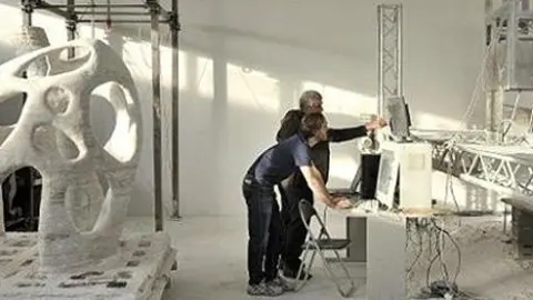 Las impresoras 3D pueden con todo: foto-esculturas, huesos, coches… y pronto casas