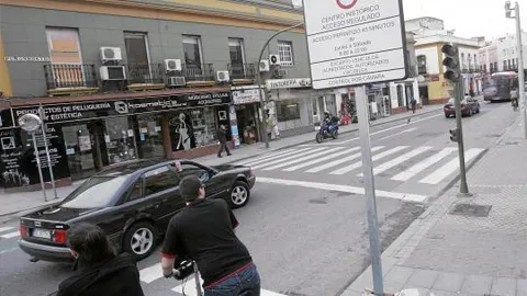 Las señales informativas no indican las zonas por las que los vehículos deben salir del centro
